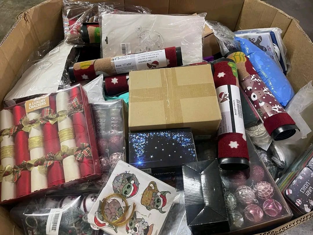 Pallets Of Christmas Decor - Image 6