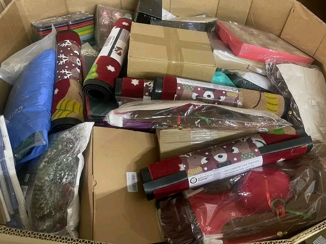 Pallets Of Christmas Decor - Image 5