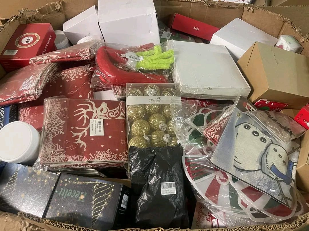 Pallets Of Christmas Decor - Image 3