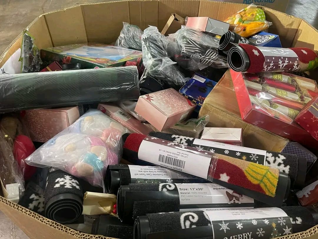 Pallets Of Christmas Decor - Image 2