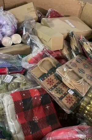 Pallets Of Christmas Decor